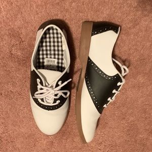 Women’s Saddle Shoes